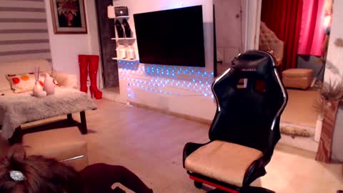 M MMY online show from January 30, 3:51 pm