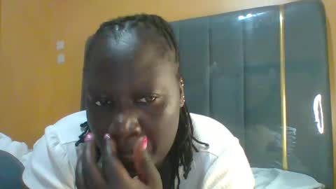lindah32 online show from June 3, 2:33 pm