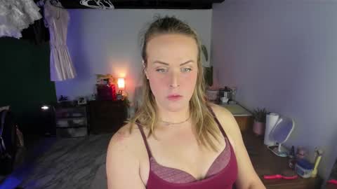 ladyboyhomemaker online show from February 18, 10:37 am