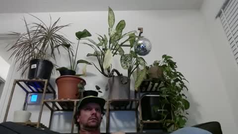 Snapshot of laidback_and_chill chatting on December 25, 5:37 am Rick online show from December 25, 5:37 am