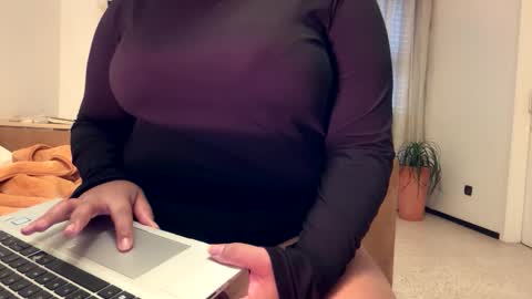 laila online show from November 14, 10:39 am