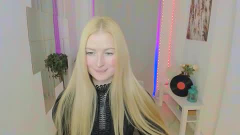 Laly online show from November 16, 4:53 pm