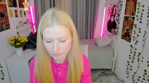 Laly online show from October 19, 4:11 pm