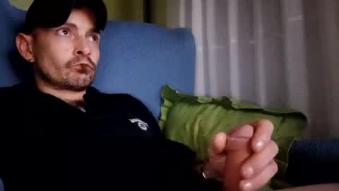 Snapshot of lamacua69 chatting on December 25, 3:18 am Lamacua69 online show from December 25, 3:18 am