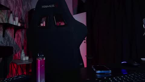 just call me Lana  and her security online show from December 5, 8:46 am