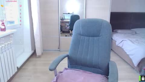 Snapshot of lana__nova chatting on October 2, 6:23 am Lana online show from October 2, 6:23 am