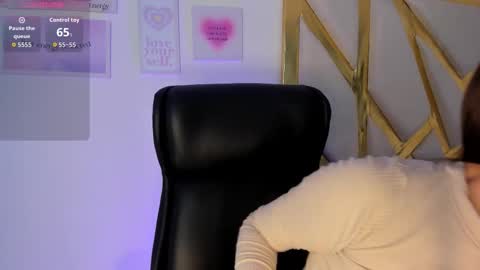 LanaJones online show from November 18, 12:30 pm