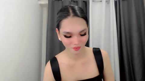 lanawyatt_ online show from November 12, 6:54 pm