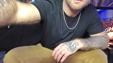 Snapshot of lancehardwood222 chatting on January 17, 1:25 am LANCE online show from January 17, 1:25 am