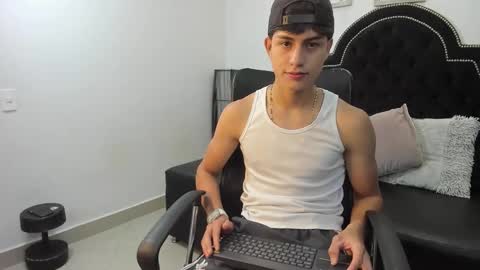 Snapshot of landercruz chatting on October 18, 4:49 am landercruz online show from October 18, 4:49 am