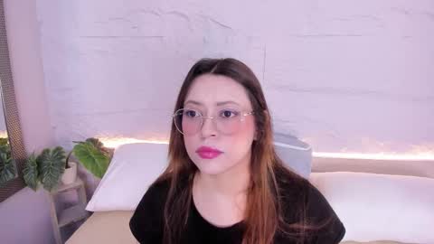 Lanna online show from December 18, 12:33 pm