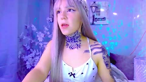 LANNIE   online show from November 7, 9:50 pm