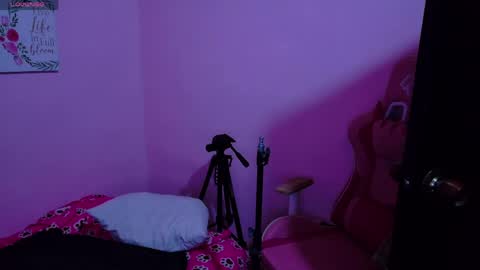 LARA online show from April 12, 7:18 pm