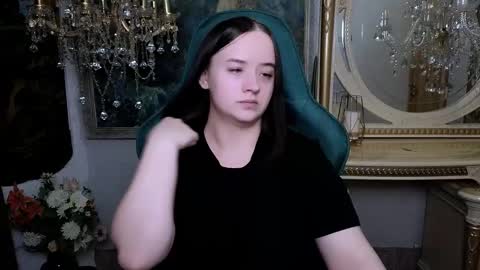 lara_benson_ online show from March 18, 5:30 pm