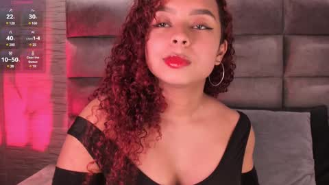 Snapshot of lara_jones_ chatting on February 23, 3:24 am Lara online show from February 23, 3:24 am