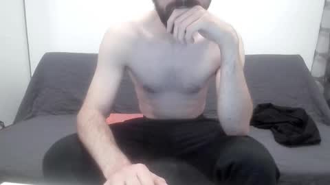 laraaan online show from October 5, 6:15 pm