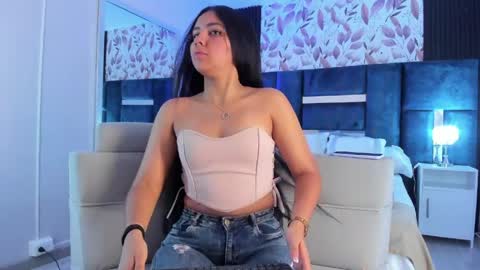 Lara online show from April 1, 7:11 pm