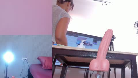 laraebony_ online show from June 10, 11:31 am