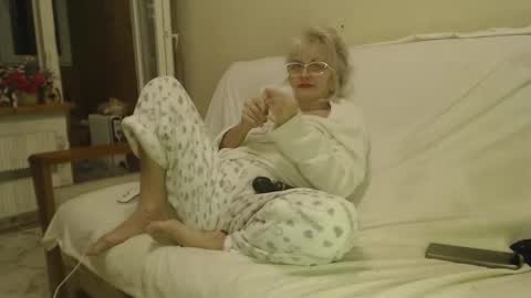 laralhotr online show from March 8, 5:01 pm