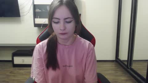 Laralianna online show from December 25, 1:30 pm