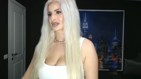 laras_moans online show from February 21, 8:29 am