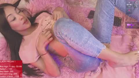 Snapshot of larastanford01 chatting on December 13, 6:10 am Lara Give it a thumbs up please its important online show from December 13, 6:10 am