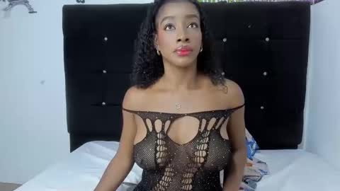  L A R I S S A  online show from February 19, 6:34 am