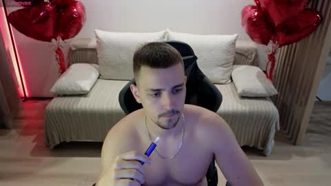 Snapshot of larstar01 chatting on September 28, 10:19 pm Lars online show from September 28, 10:19 pm