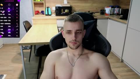 Snapshot of larstar01 chatting on March 6, 2:41 am Lars online show from March 6, 2:41 am