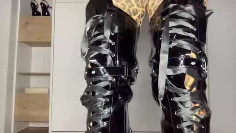 LatexPaulina online show from October 12, 3:15 pm