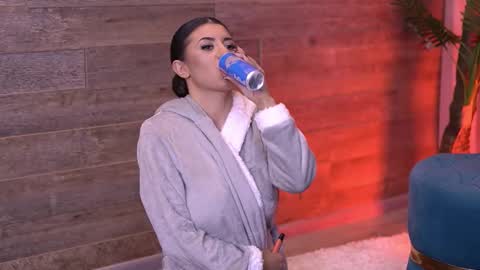 Latina online show from November 13, 7:38 pm