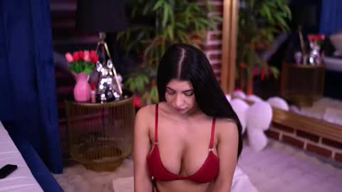 Latina online show from February 2, 9:11 pm