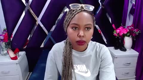 latinas_anales online show from December 28, 4:30 pm