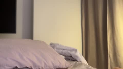 Hi -  online show from March 26, 3:23 am