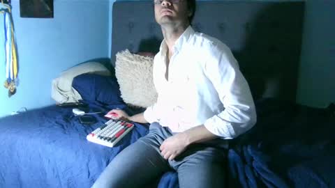 latinincognito online show from February 5, 7:18 am