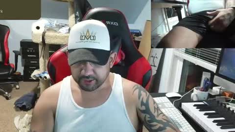 LatinLover83 online show from April 21, 5:03 am