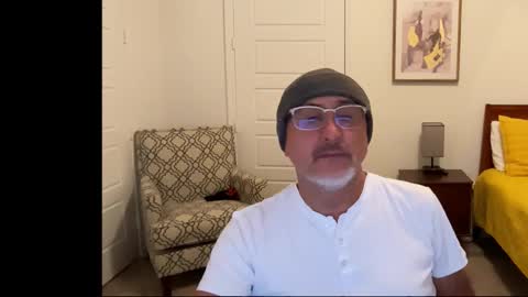 QS - INDEPENDENT MODEL online show from January 10, 3:45 am