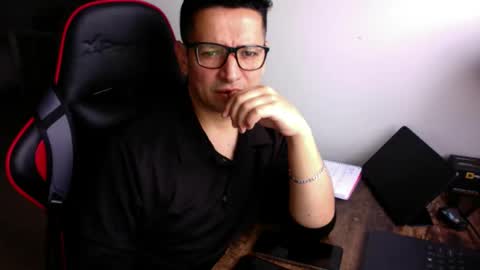 Snapshot of latino8484 chatting on October 14, 8:17 am latino8484 online show from October 14, 8:17 am