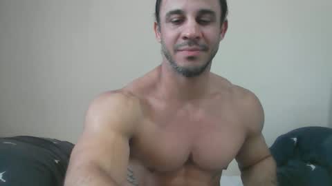 latino_rodri online show from May 23, 1:29 pm
