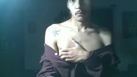 latinoboi2 online show from March 27, 1:33 am