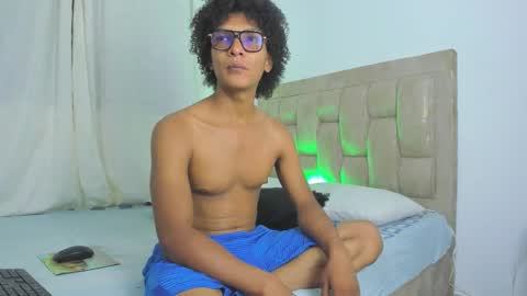 latinodark online show from February 9, 3:43 am