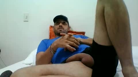 latinwhitedick online show from June 11, 3:04 am