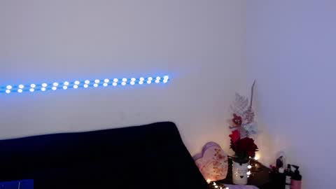 lau_24 online show from April 28, 2:27 am