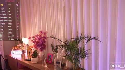 Snapshot of lau__1 chatting on October 18, 7:18 pm IG 1lau 1 X 1lau 1 online show from October 18, 7:18 pm