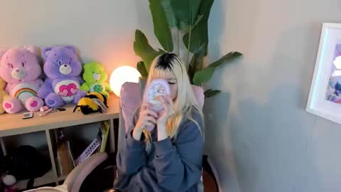 laukyubey1 online show from October 27, 8:42 pm