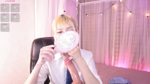 laukyubey1 online show from January 15, 9:01 pm