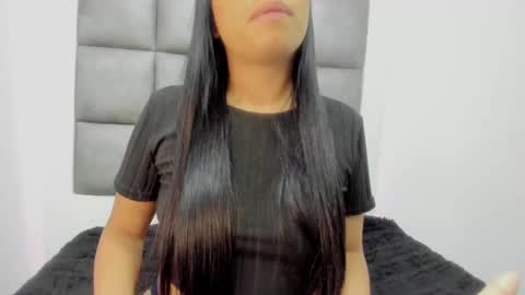 laura__js_ online show from September 17, 1:36 pm