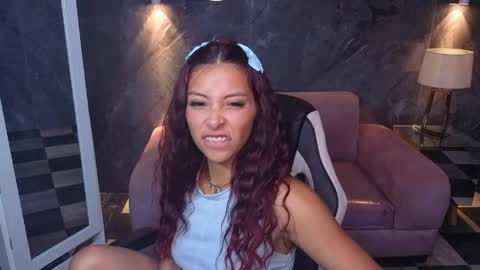 laura_b_ online show from April 11, 7:45 am