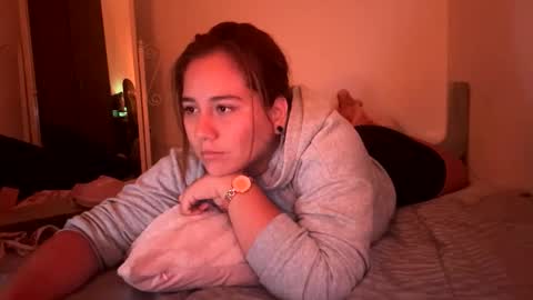 laura online show from April 6, 3:15 am