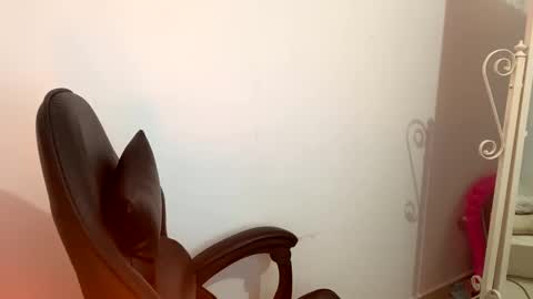 laura online show from September 17, 12:25 am